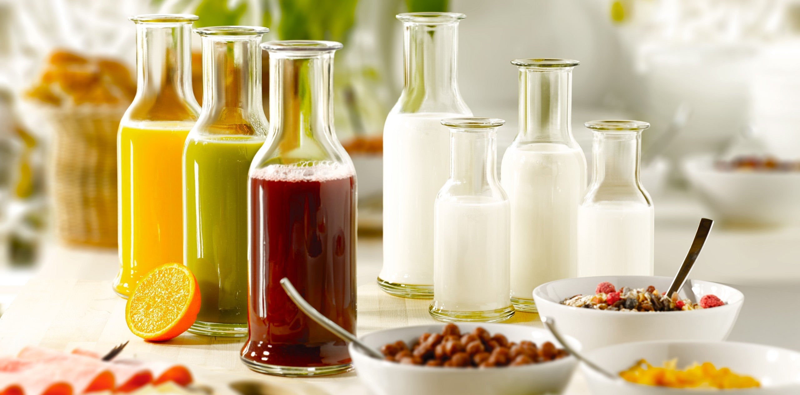 Hochwertige Karaffen von Oberglas kaufen, ideal für Säfte, Milch und Frühstückstisch-Dekoration