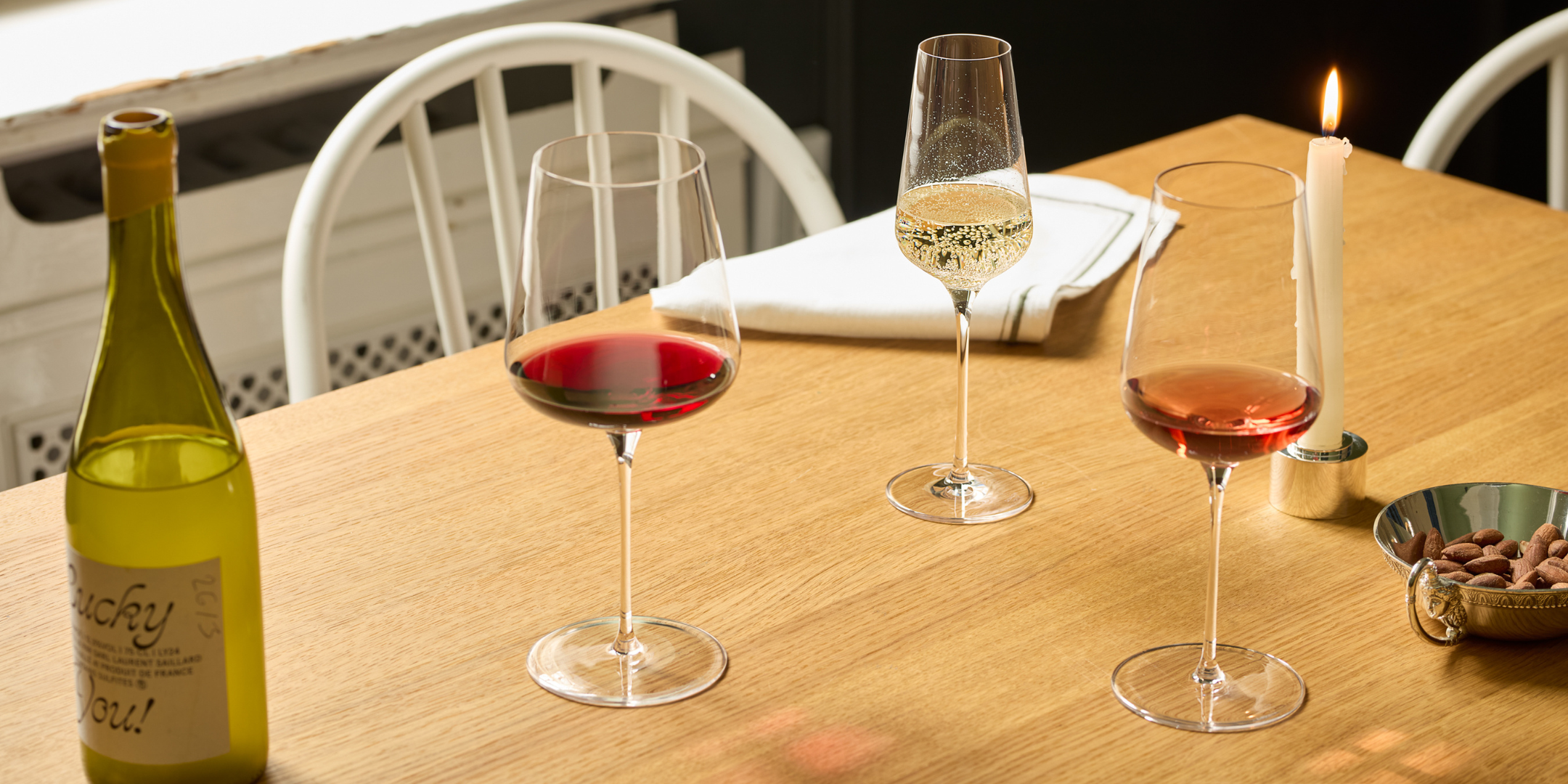 Elegant dekorierter Tisch mit Stölzle Starlight Gläsern für Rotwein, Weißwein und Champagner