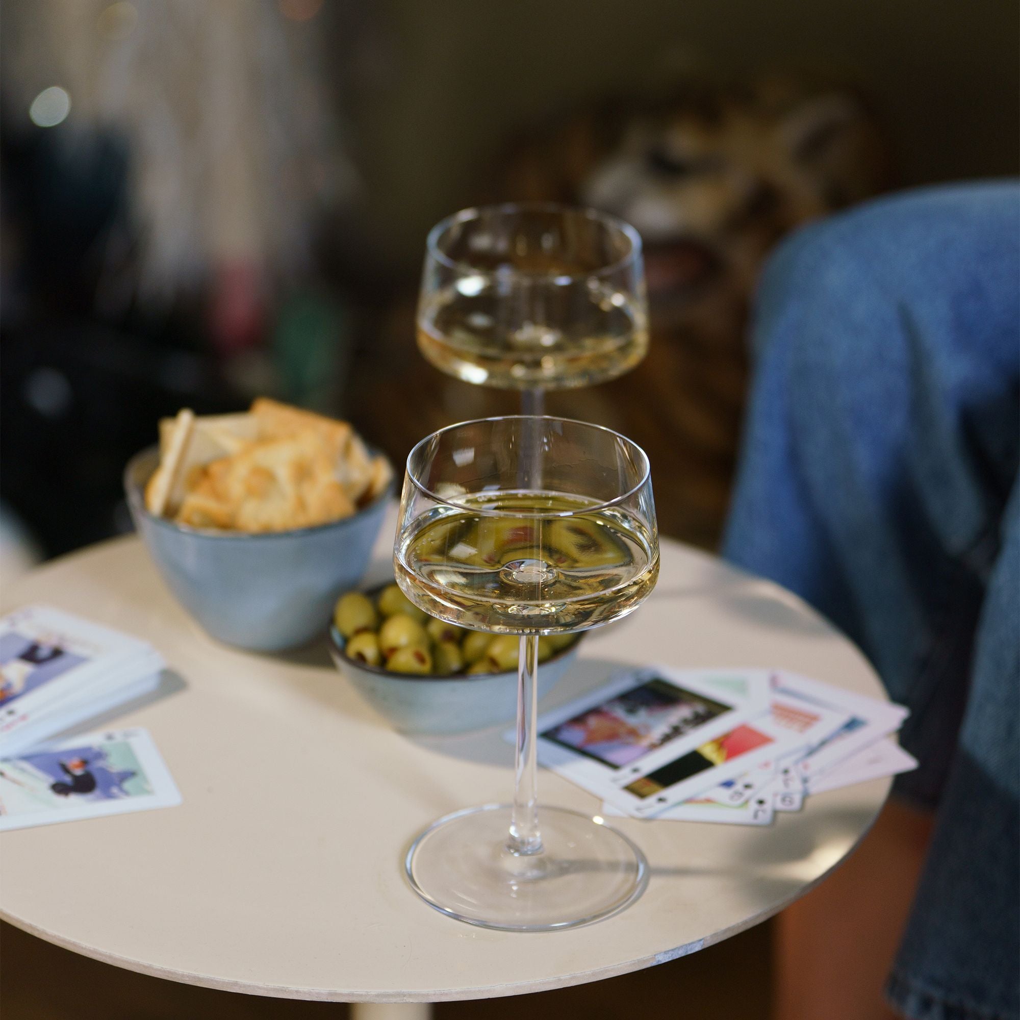 Champagnerschale Set von Stölzle Lausitz mit prickelndem Sekt auf einem Tisch, umgeben von Snacks