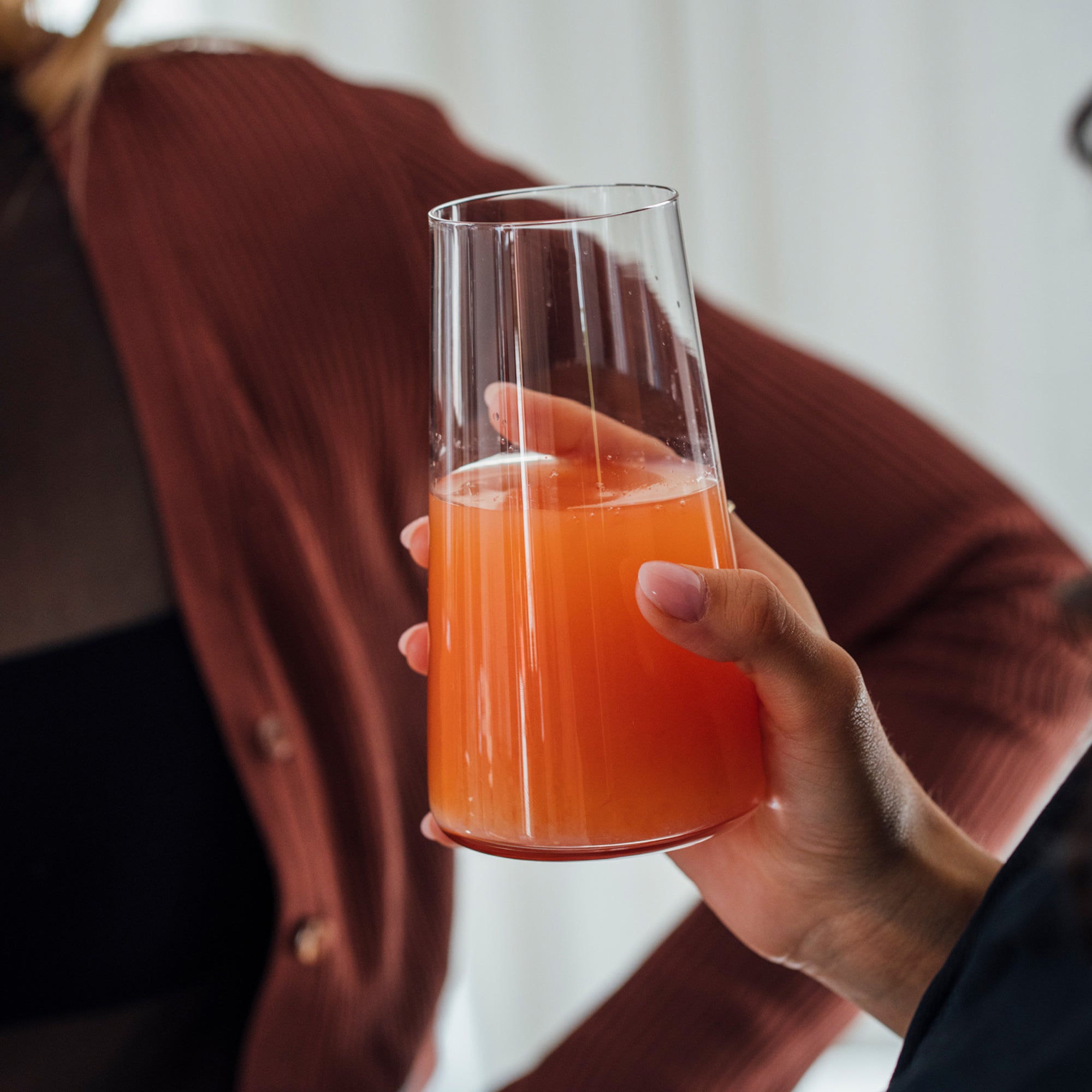 Stölzle Lausitz Longdrinkglas für deutsche Qualitätsgläser mit orangefarbenem Getränk