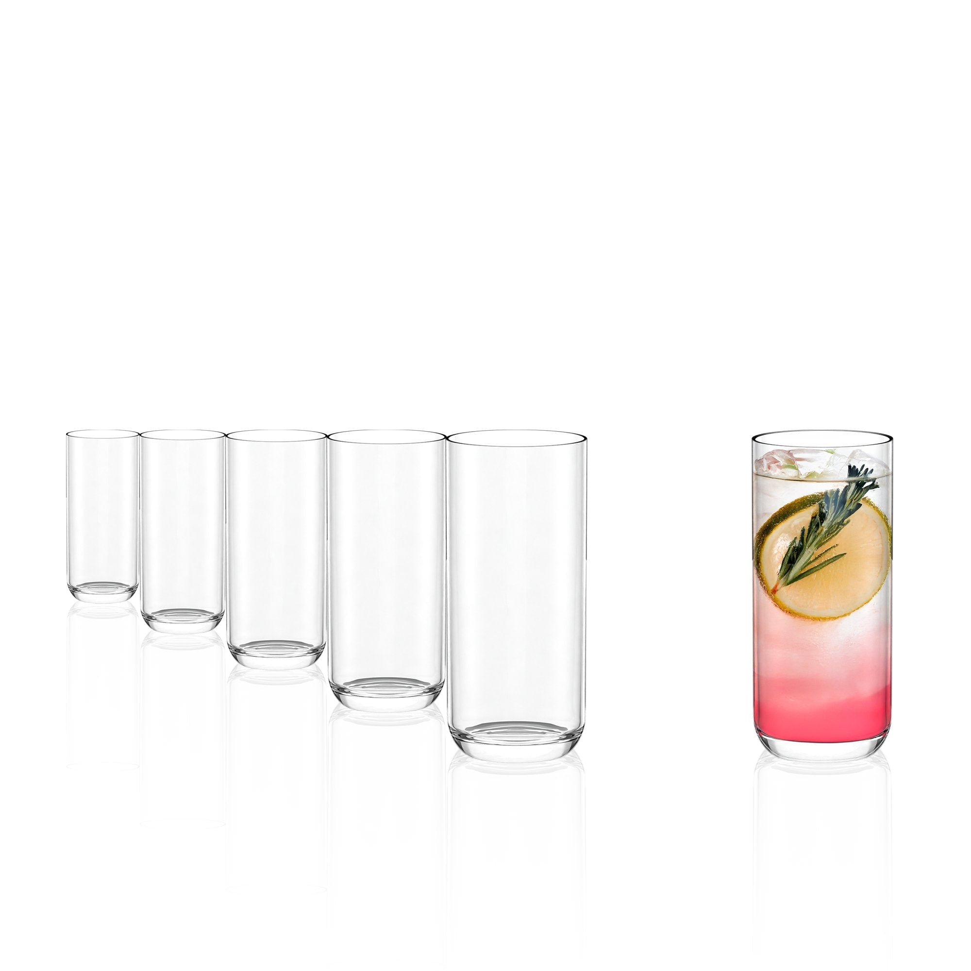 Set aus sechs hochwertigen Trinkgläsern von Stölzle Lausitz mit einem Glas voller Getränk und Dekoration