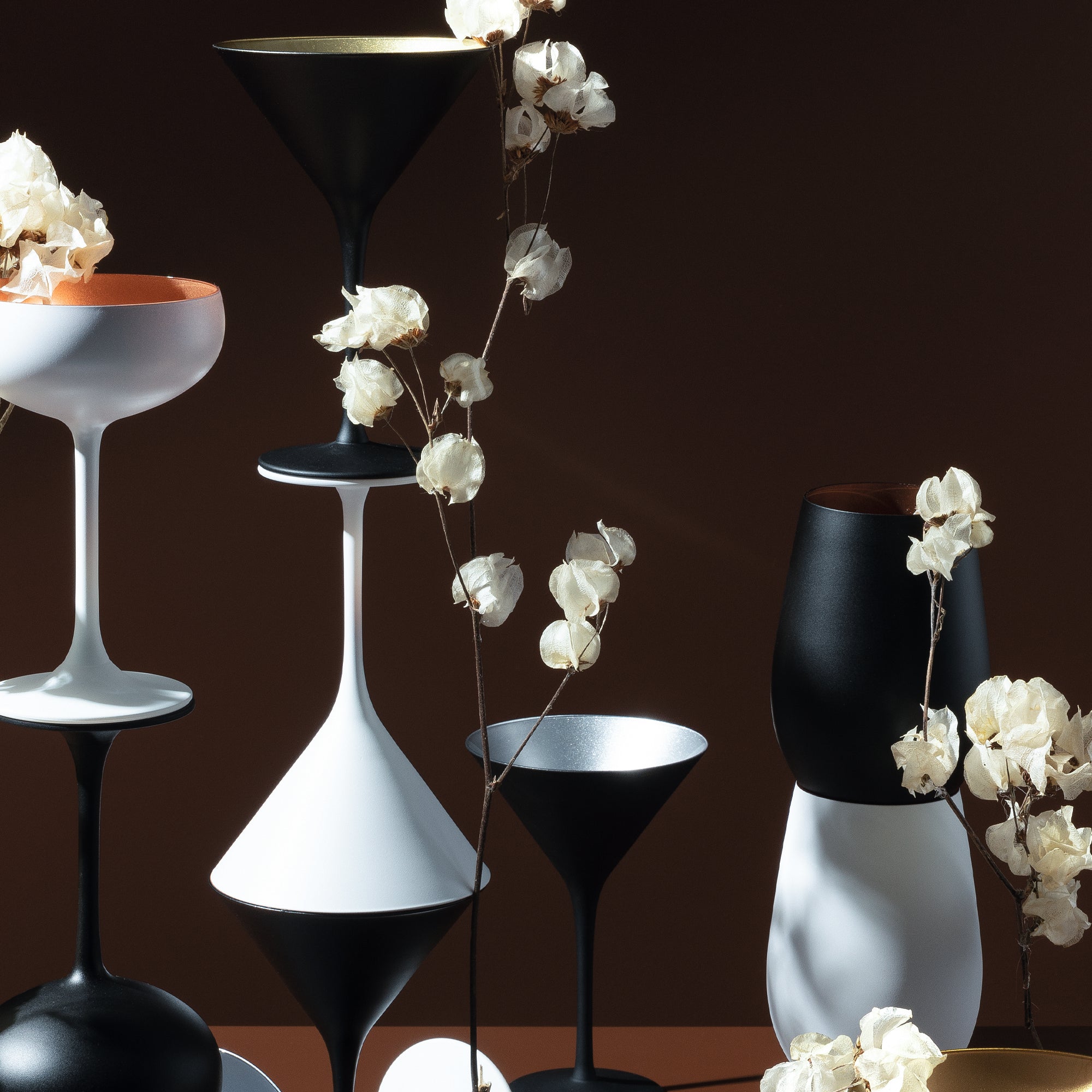 Elegante Sektschalen Made in Germany in verschiedenen Farben und Designs, ideal für festliche Anlässe