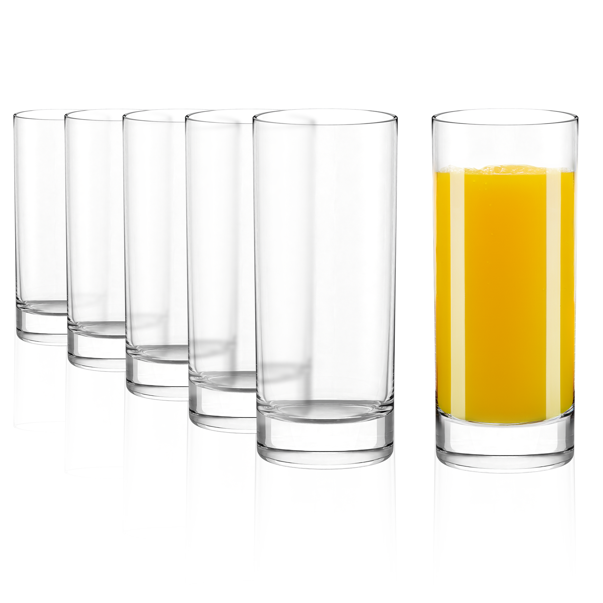 Stölzle Lausitz Saftgläser Set mit einem Glas gefüllt mit frischem Orangensaft und weiteren leeren Gläsern