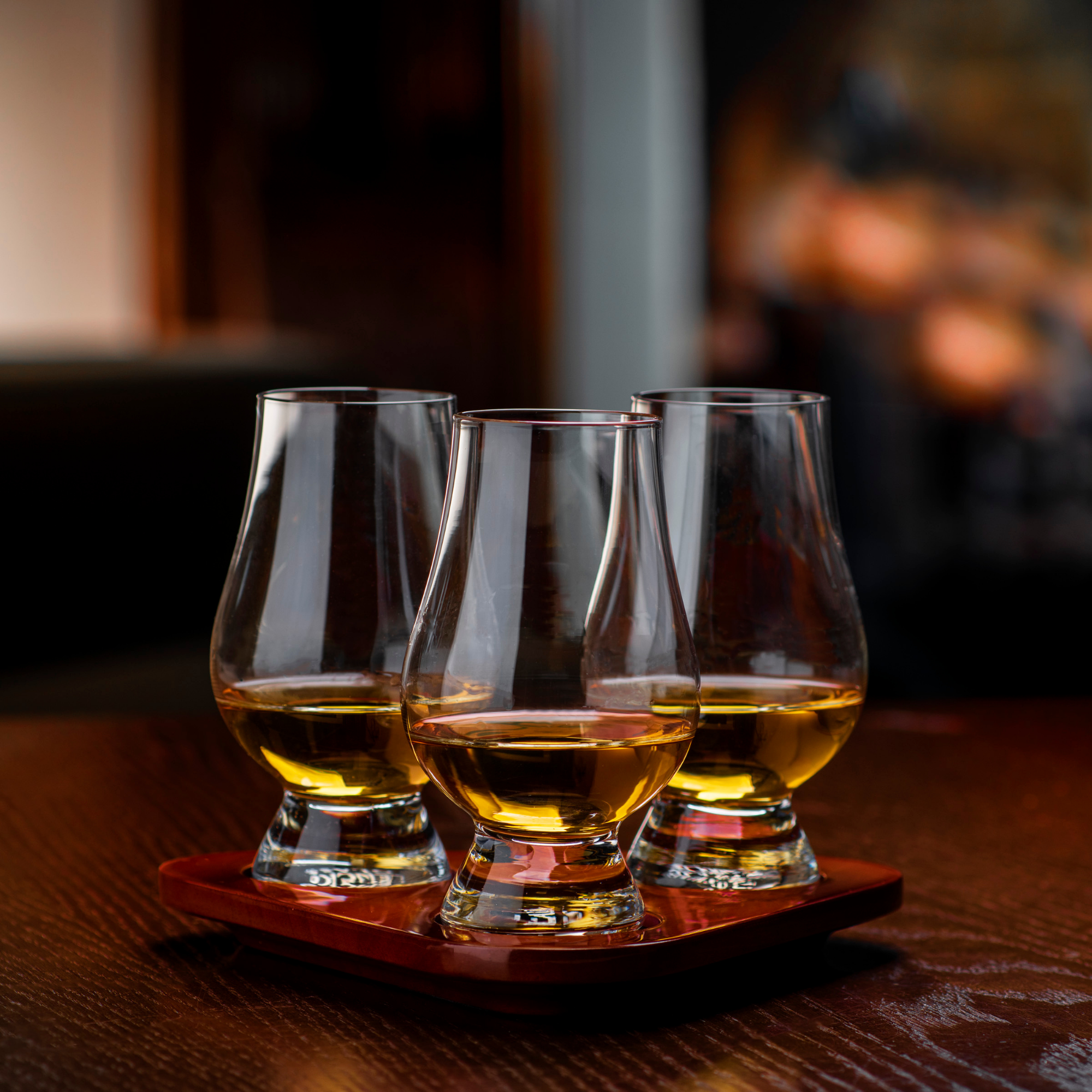 Set de degustación The Glencairn Glass (3 copas de Whisky y 1 bandeja de madera)