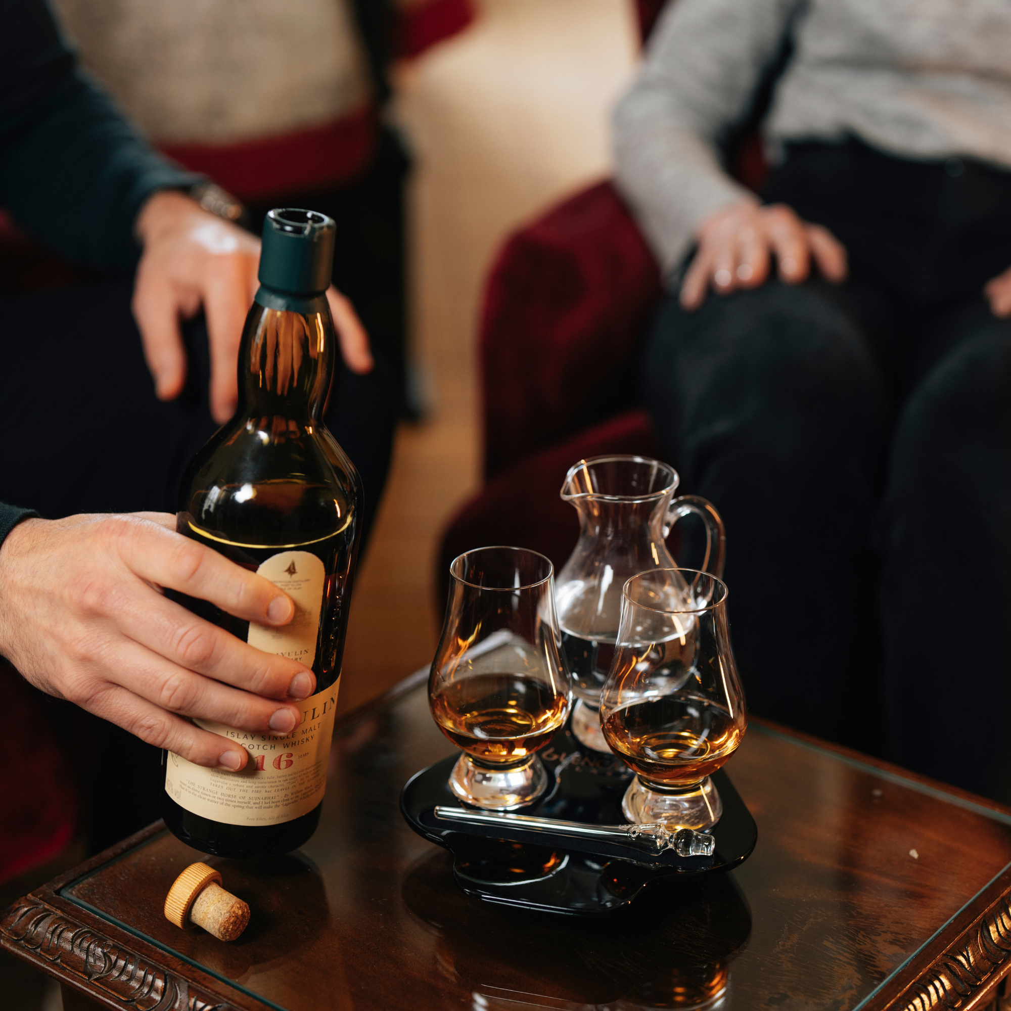 Set de degustación The Glencairn Glass con jarra (2 copas de Whisky, 1 jarra y 1 bandeja de madera)