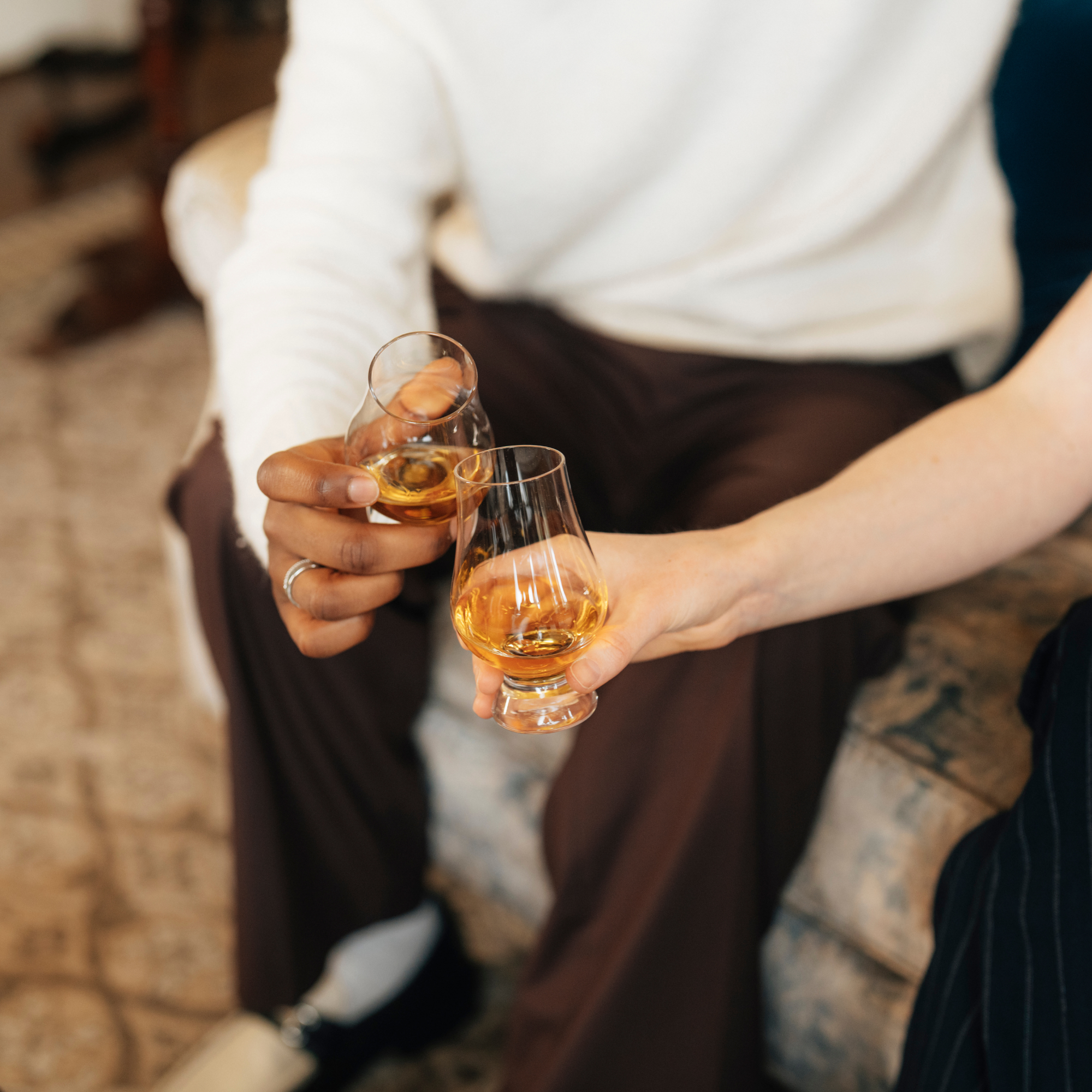 Set de degustación The Glencairn Glass con jarra (2 copas de Whisky, 1 jarra y 1 bandeja de madera)