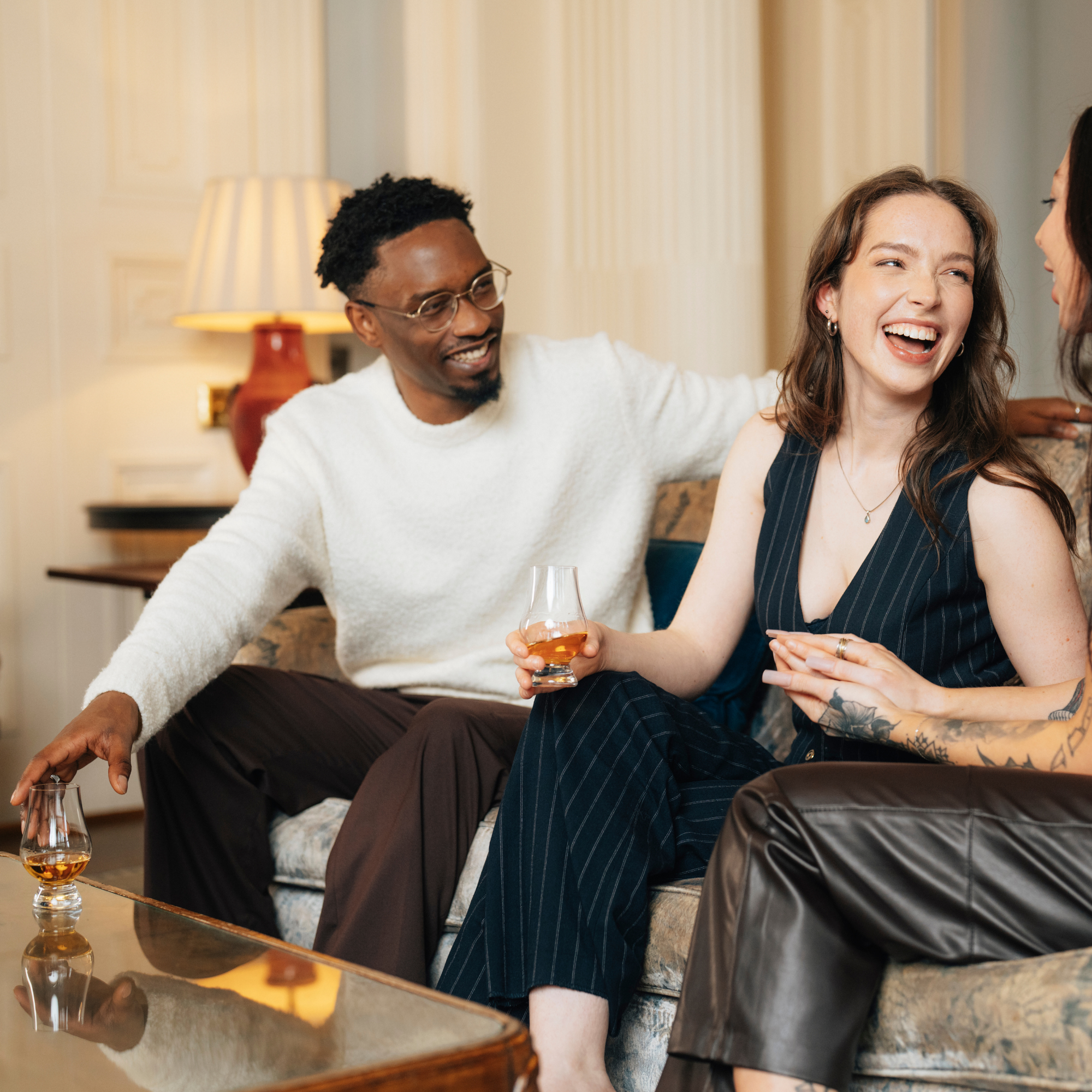 Set de degustación The Glencairn Glass con jarra (2 copas de Whisky, 1 jarra y 1 bandeja de madera)