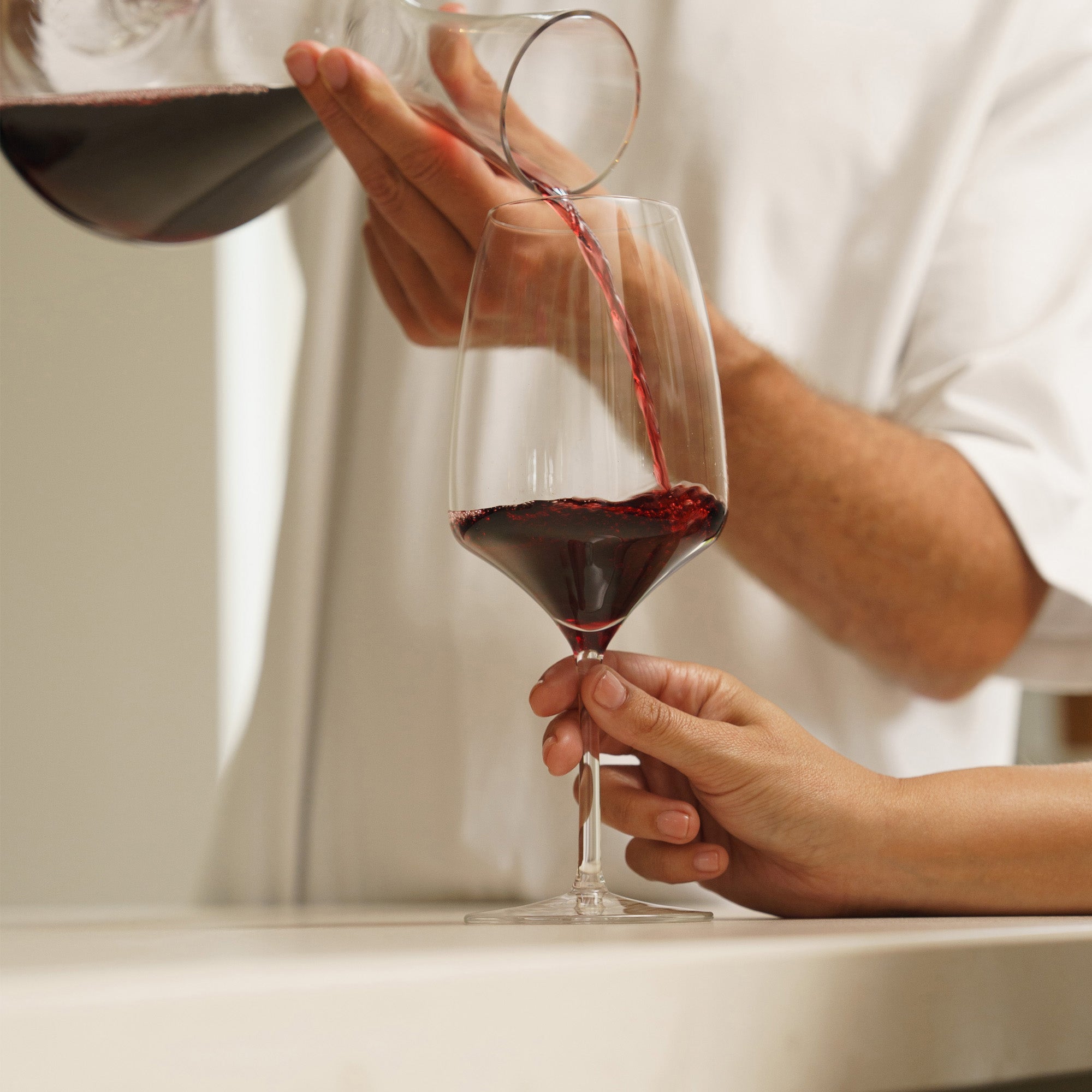 Elegantes Bordeaux Weingläser Set mit Rotwein, ideal für Weinliebhaber und festliche Anlässe