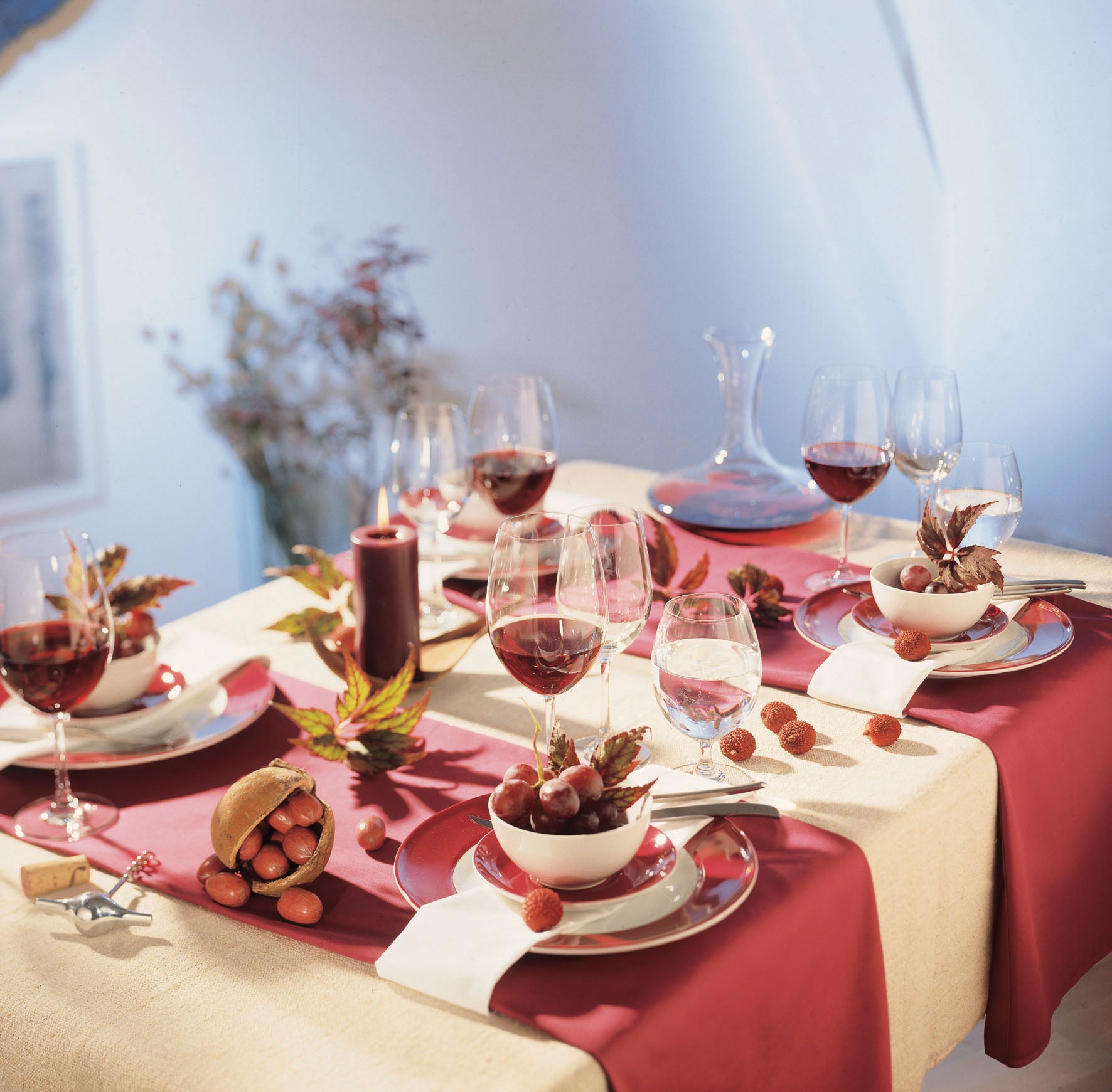 Elegantes Tischarrangement mit Stölzle Lausitz Bordeauxgläser Set, Rotwein und dekorativen Elementen